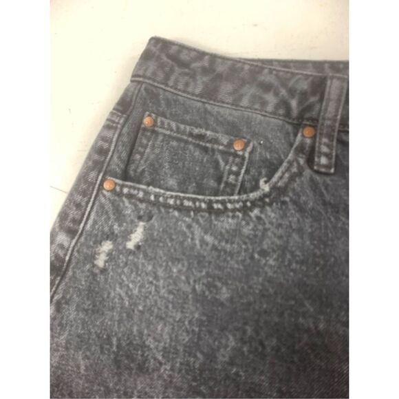 Asymmetrical Fly Bermuda Shorts - Picture 4 of 6